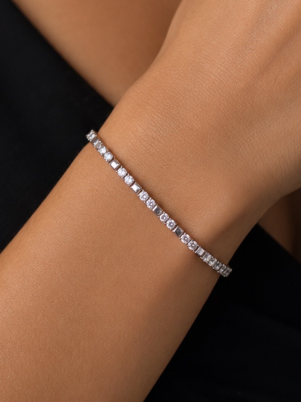 Rhinestone tennis bracelet - Picture 1 of 5